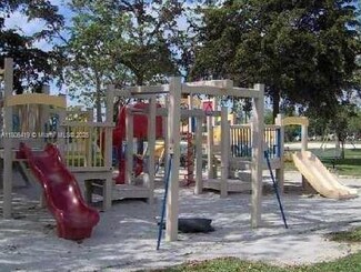 18965 NW 62nd Ave Unit 202, Hialeah, FL 33015