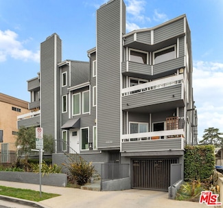 11938 Courtleigh Dr Unit 3, Los Angeles, CA 90066