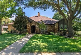 512 Heneretta Dr, Hurst, TX 76054