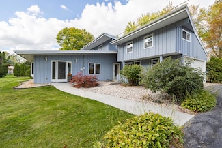 4705 Highland Park Dr, Slinger, WI 53086