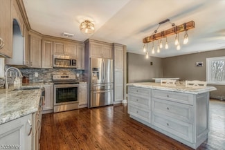 48 Neepaulin Dr, Sussex, NJ 07461