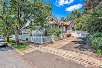 12 Buchman St, Piscataway, NJ 08854