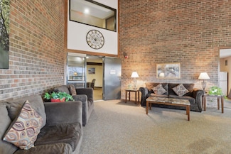4350 Trenton Ln N Unit 200, Plymouth, MN 55442