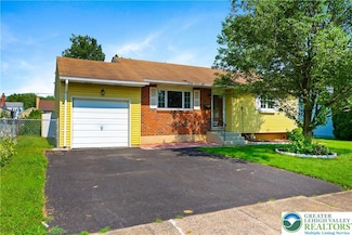1916 Stonington Rd, Bethlehem, PA 18018