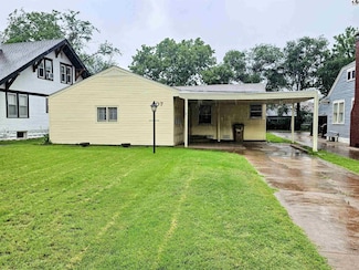 407 Crescent Blvd, Hutchinson, KS 67502
