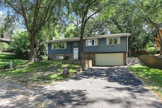 570 Crestview Dr S, Saint Paul, MN 55119