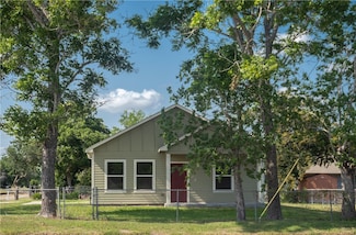 401 E Empresario St, Refugio, TX 78377