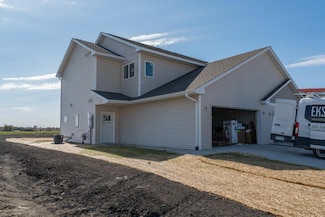 3203 Noble Dr, Mankato, MN 56001