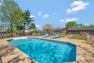 1803 W Lori Lee Dr, Gallatin, TN 37066