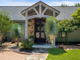 1267 Funf Kinder Rd, Fredericksburg, TX 78624
