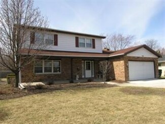 830 S Mcaree Rd, Waukegan, IL 60085