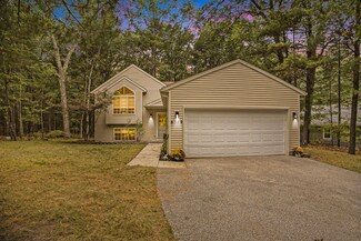 6379 Iroquois Rd, Pentwater, MI 49449