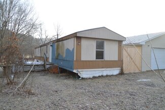 52906 York Hills Dr, Middlebury, IN 46540