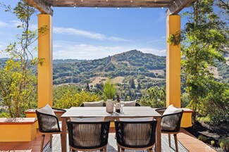 10 Crestview Ct, Orinda, CA 94563