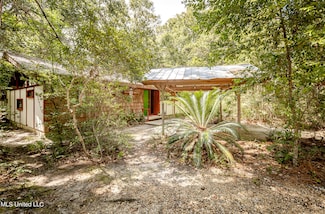 1209 Nelson Dr, Ocean Springs, MS 39564