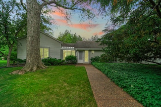 410 N Bradley Rd, Lake Forest, IL 60045