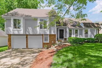 10342 Caenen Dr, Lenexa, KS 66215