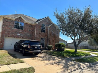 3223 Village Pond Ln, Fresno, TX 77545