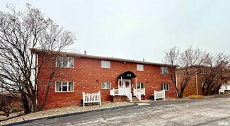 3721 35th St Unit 4, Moline, IL 61265