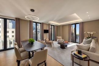 685 5th Ave Unit 8 A, New York, NY 10022