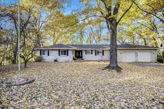 1280 Westlake Woods Dr, Springfield, MI 49037