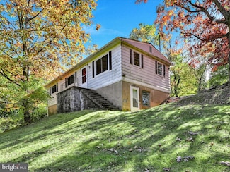 11 Rose Ln, Pottsville, PA 17901