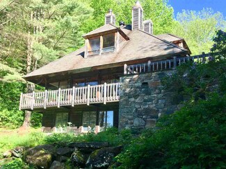 3521 Stage Rd, South Pomfret, VT 05067