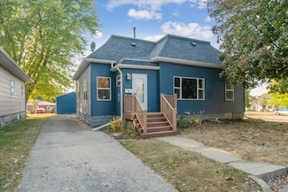 20 4th Ave SE, Oelwein, IA 50662