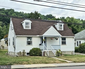 1115 W 4th St, Lewistown, PA 17044