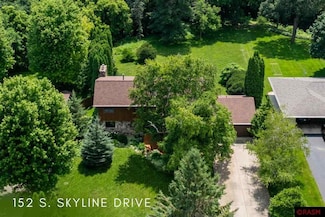 152 152 S Skyline Dr, Mankato, MN 56001
