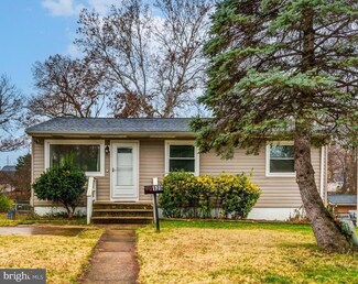 125 Lambert Dr, Manassas Park, VA 20111