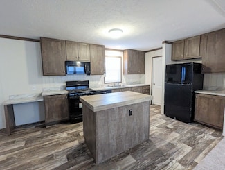 215 Colorado St Unit 215, Belleville, MI 48111