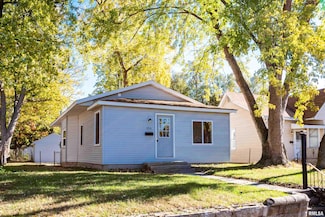 1014 S 3rd St, Pekin, IL 61554