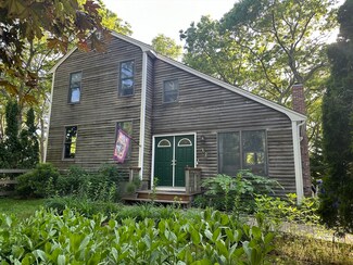 104 Waterhouse Rd, Buzzards Bay, MA 02532
