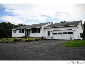 102 Matthew Dr, Chittenango, NY 13037