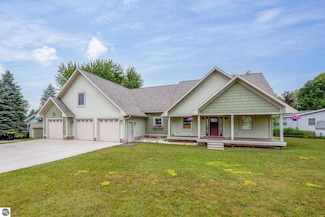 9387 Lakeview Dr, Cadillac, MI 49601