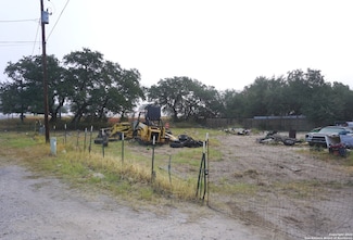 47 Viewpoint Dr, Poteet, TX 78065