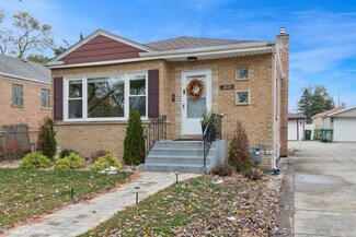 2604 W 97th St, Evergreen Park, IL 60805