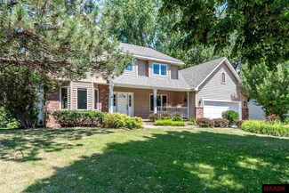 104 Essex Rd, Mankato, MN 56001