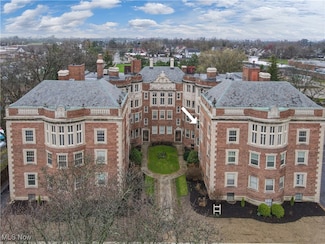16300 Van Aken Blvd Unit 206D, Shaker Heights, OH 44120