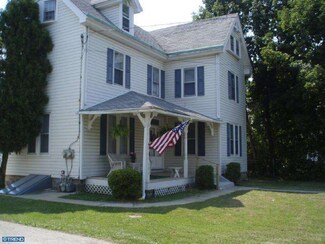 181 Fairview Rd, Crum Lynne, PA 19022