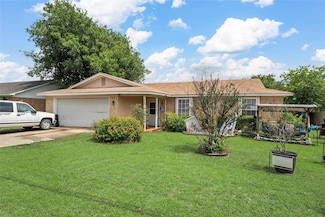 812 W Warren St, Hewitt, TX 76643