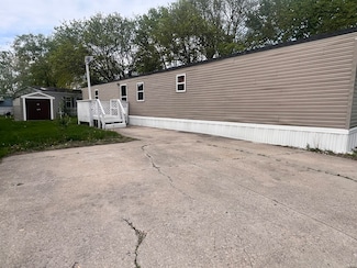 5 Washington Dr, Diamond, IL 60416
