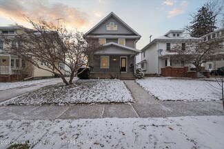1027 Climax St, Lansing, MI 48912