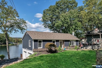 75 Wildwood Rd, Oak Ridge, NJ 07438