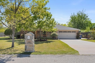 210 Vista Dr, Granbury, TX 76049