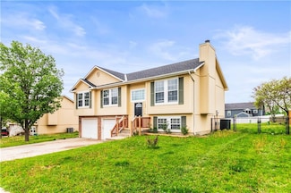 303 NE 6th St, Oak Grove, MO 64075