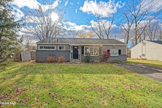 13 Winslow Dr, Schenectady, NY 12309