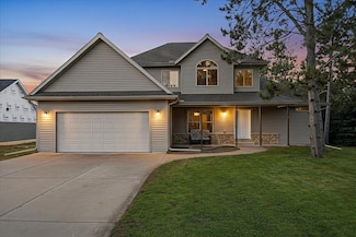 1430 Creekwood Dr, New Richmond, WI 54017