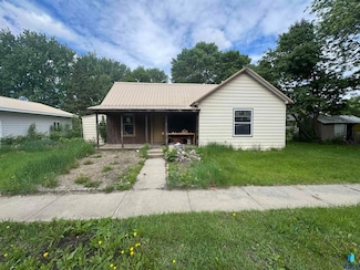 203 Dunham St, Valley Springs, SD 57068